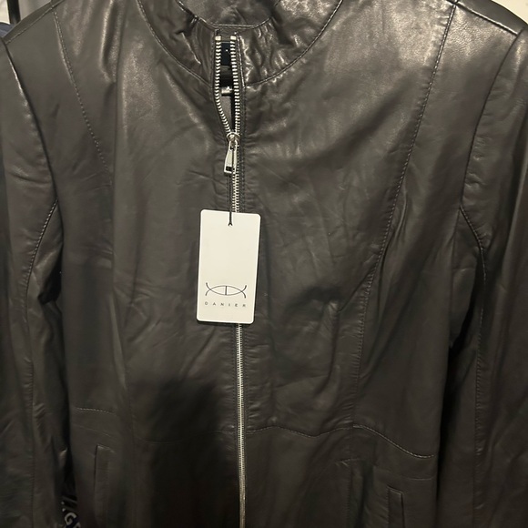 Danier black leather jacket - women’s XL - Picture 5 of 10